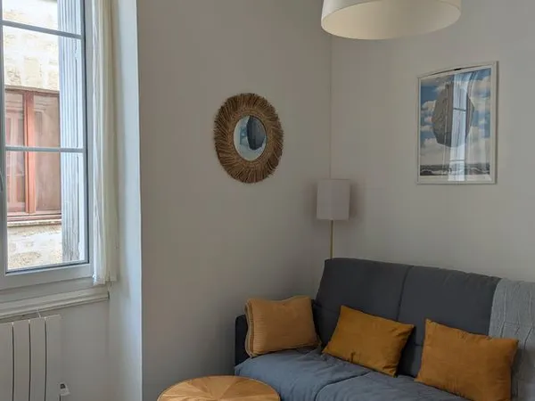 2 pièces meublé 35 m2 + balcon Bordeaux centre 