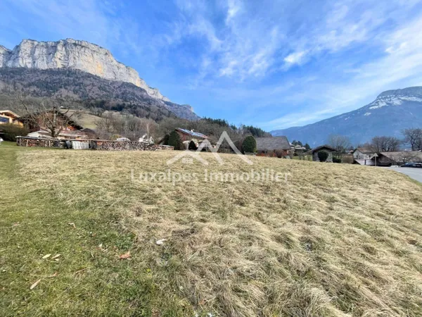 Terrain 880 m² 