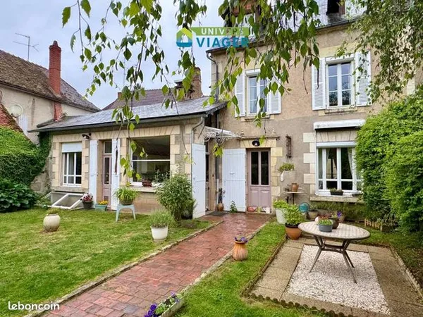 Maison 8 pièces 217 m² 
