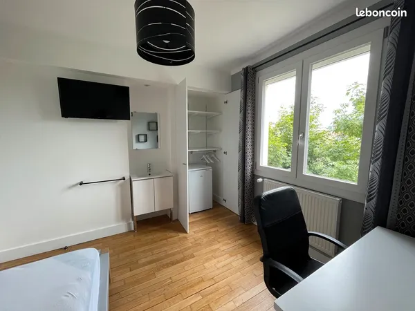 Colocation meublée - chambre avec point d'eau privatif - proche temis & facultés 