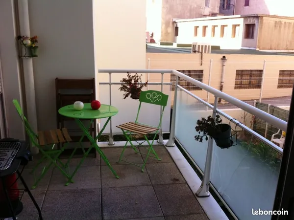 T2 avec terrasse de 45m2 et place parking 
