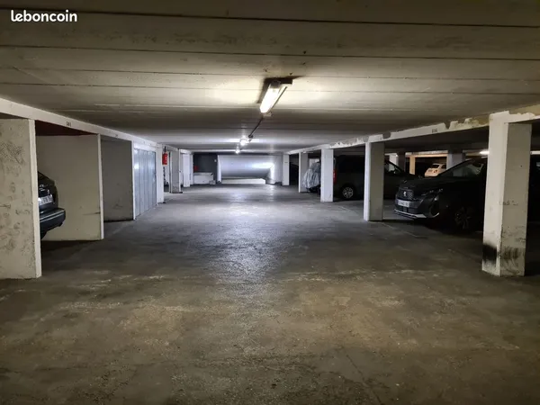 Loue une place de parking entre parc G. Brassens et les métros Plaisance, Convention et Vaugirard 