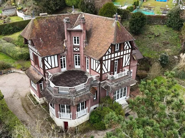 Maison 10 pièces 307 m² 