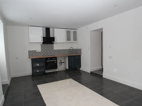 A DECIZE, Appartement F2 de plain pied proche centre-ville 