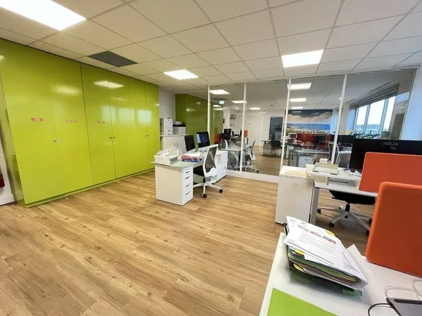 Bureau 250 m² 