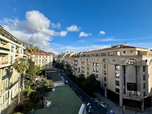 DERNIER ÉTAGE - RUE PASTORELLI 
