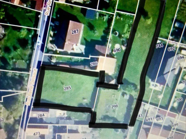 Terrain constructible - 1 770 m² - Façade 21,73 m - Aix-Noulette 