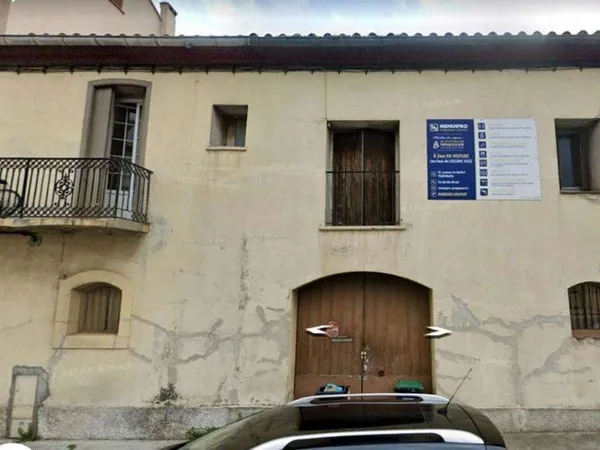 Local commercial 1 pièce 180 m² 