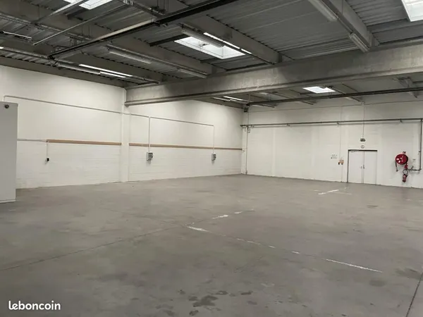 Local d'activité 840 m² 