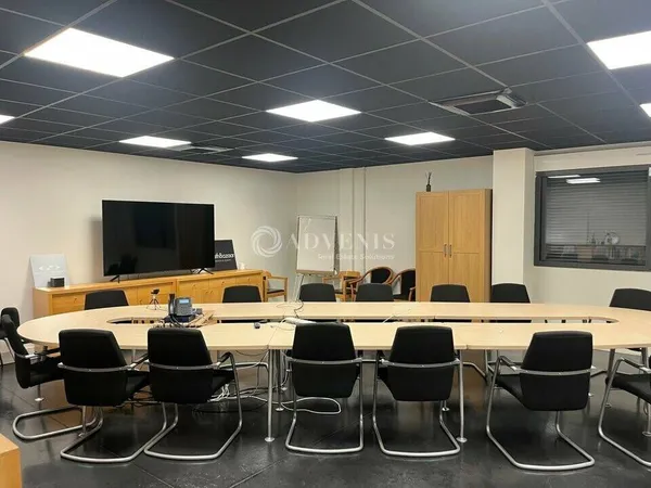 Bureau 830 m² 