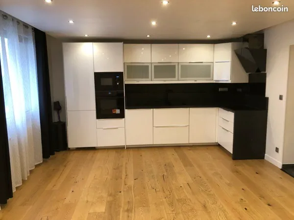 Collocation appartement refait république 