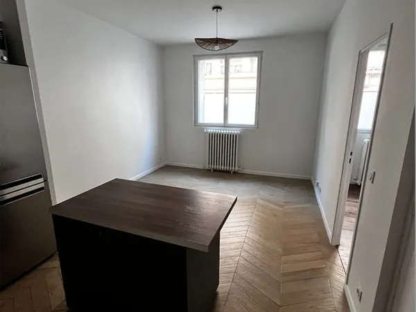 Vends appartement deux pièces Paris 15ème refait à neuf 