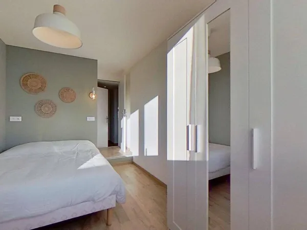 Studio 6 pièces 90 m² 