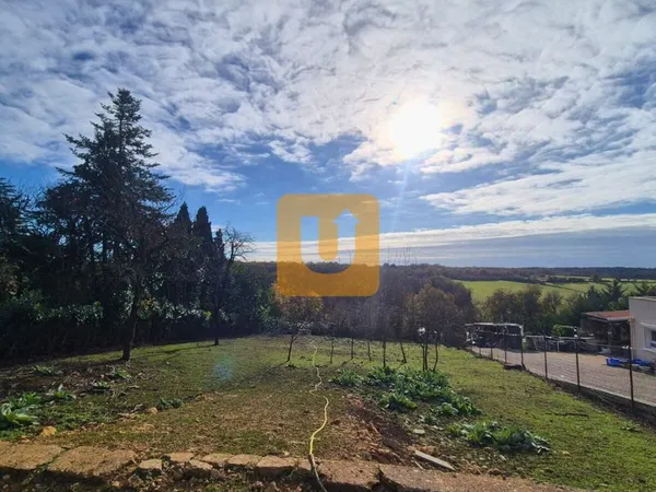 Terrain 1800 m² Montamisé 