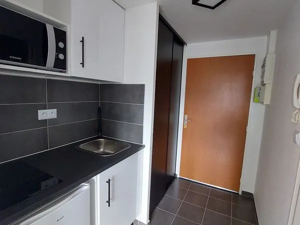 Joli studio de 21m2 entièrement refait à neuf, équipé et meublé dans le centre ville d'Orléans 