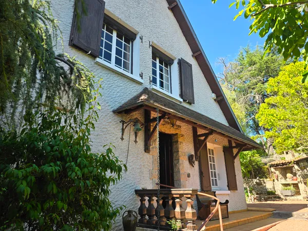 Maison 6 pièces 222 m² 
