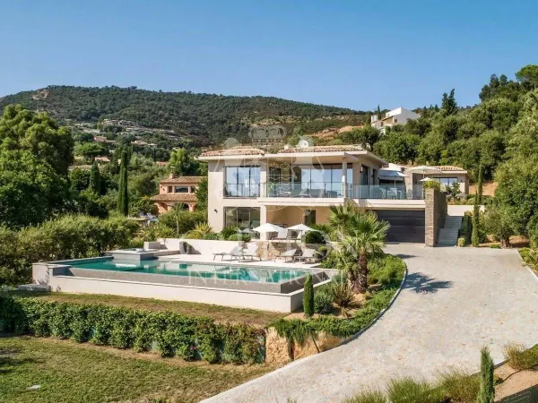 Maison 7 pièces 340 m² 