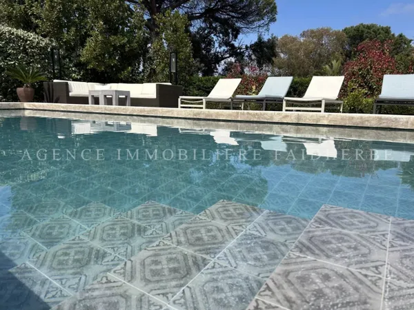 Villa contemporaine avec piscine et espace bien-être - REF 88 