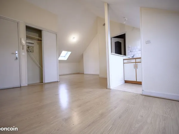 Studio 1 pièce 22 m² 