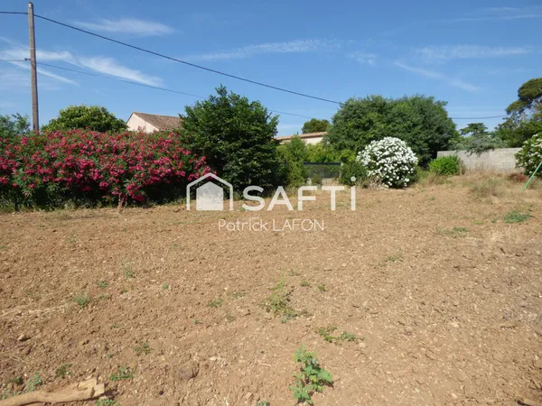 Terrain constructible viabilisé. 