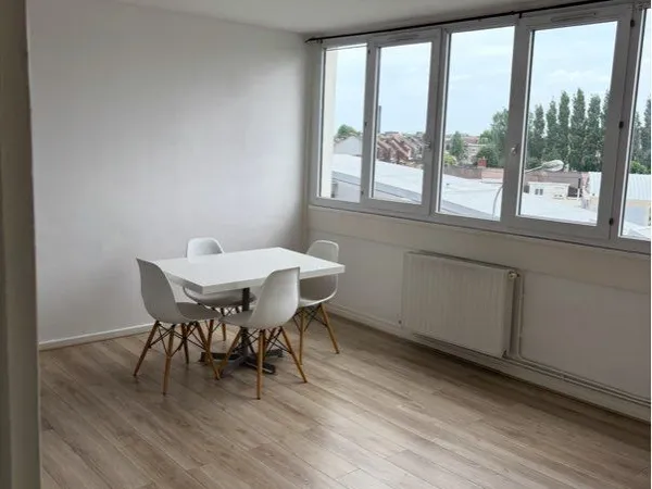 Appartement 2 chambres lumineux avec balcon 