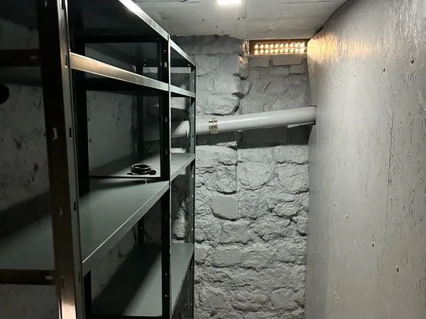À vendre - Cave refaite à neuf - Levallois-Perret (41 rue Trébois) 