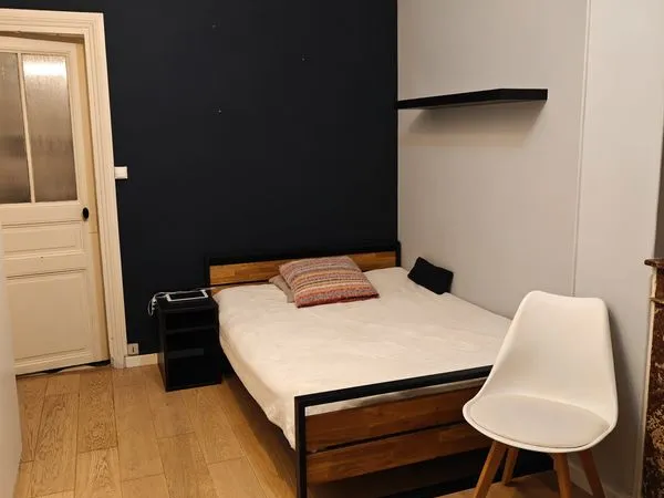 Location studio 23m2 Métro Voltaire 