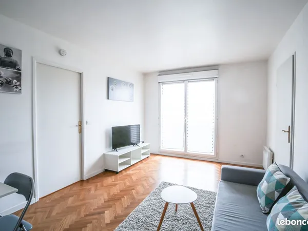 Cosy Appartement F2 meublé proche RER A + parking privatif 