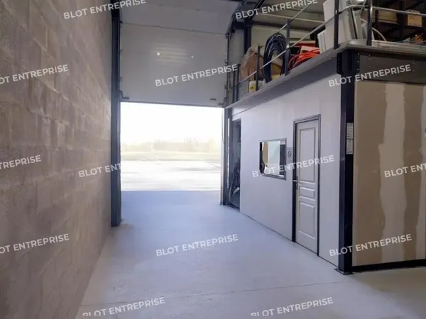 VENTE EN INVESTISSEMENT - LOCAL D'ACTIVITÉS - 140 m² - SAINT AVÉ