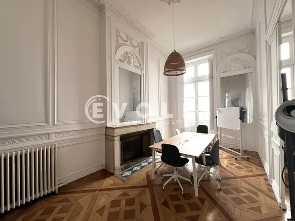 Bureaux - A LOUER - 167 m² non divisibles 