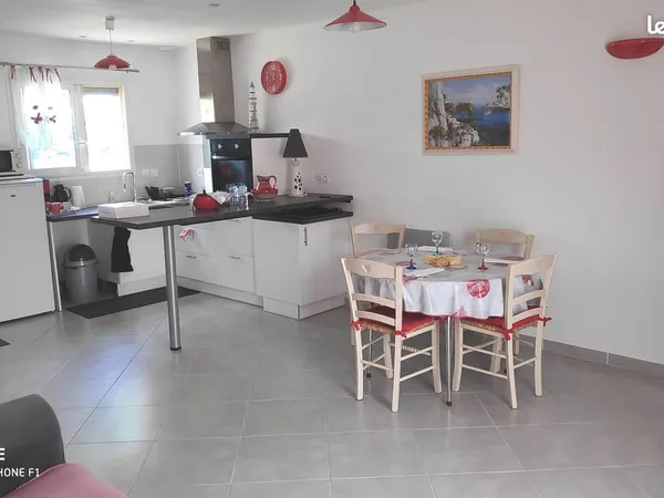 Villa récente type 3 meublée à louer, surface 53 m² près Pézenas 