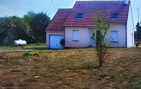 MAISON SITUÉE A ROUILLON 
