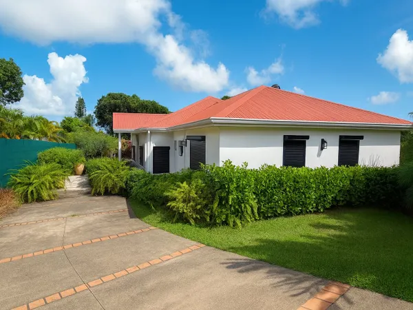 VENTE Villa F5 de standing dans un lotissement sécurisé à Pe 