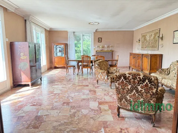 Maison de 259m2 sur 2 niveaux avec 640m2 terrain 