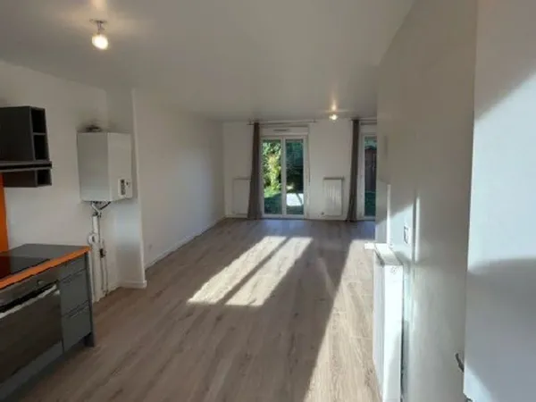 T4 AVEC GRAND JARDIN ET GARAGE 