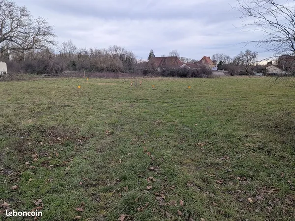 Terrain 710 m² GANNAT 