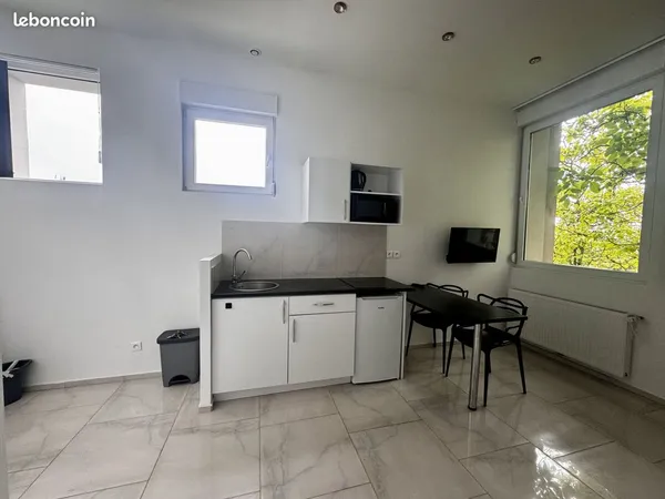 Studio 1 pièce 25 m² 