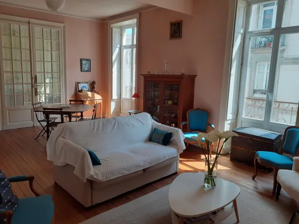 Loue appartement T5, 171m² centre Nantes 