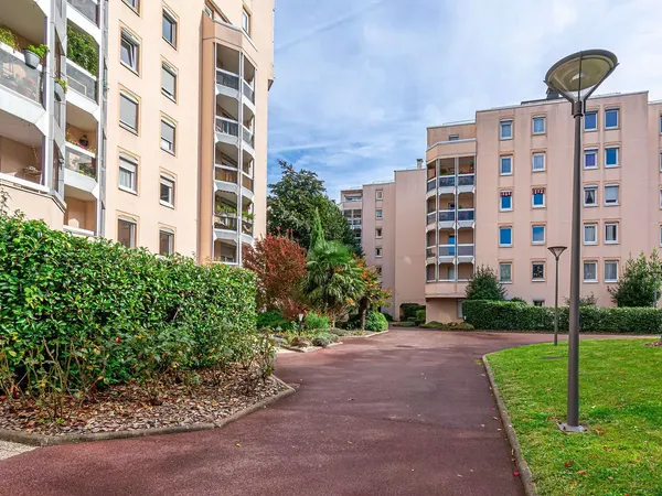 Gentilly 4P avec terrasse + Parking 