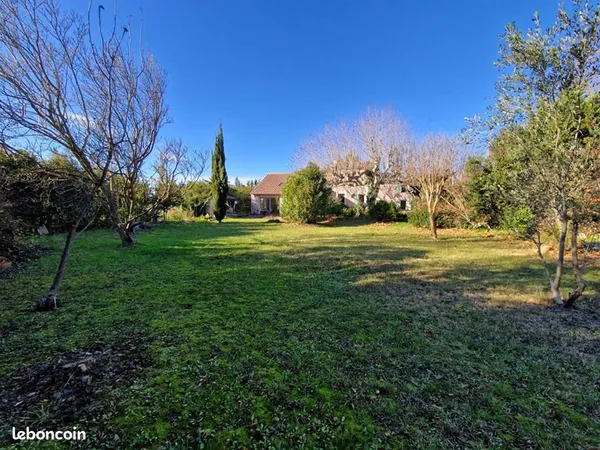 Mas 9 pièces 290 m² 