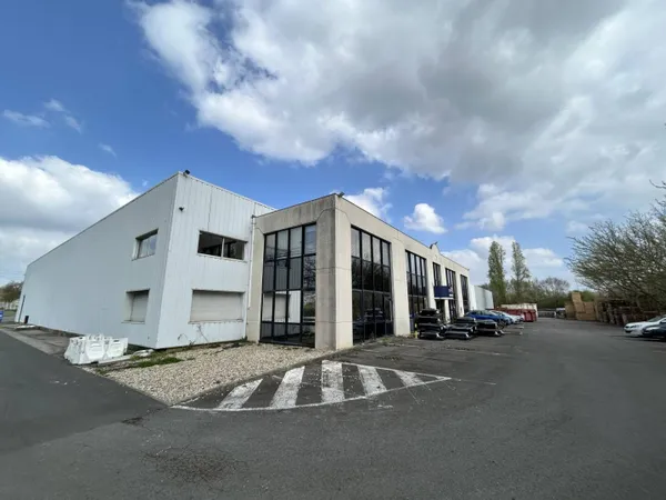 Entrepôt 4860 m² 