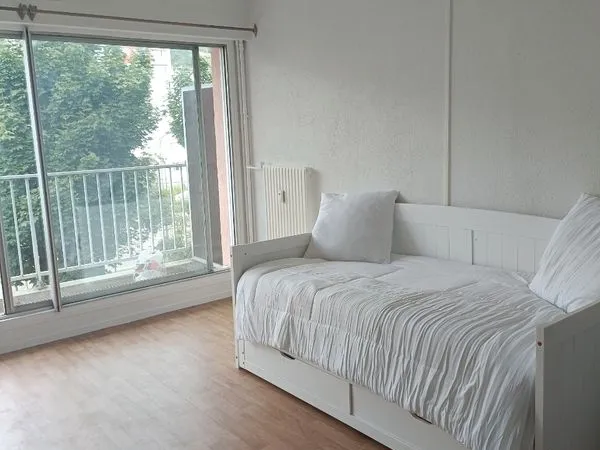 Studio avec balcon 