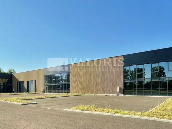 Local industriel 1827 m² 