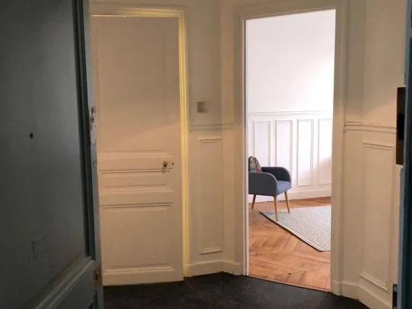 Bel appartement 56m² - Metro Barbes 