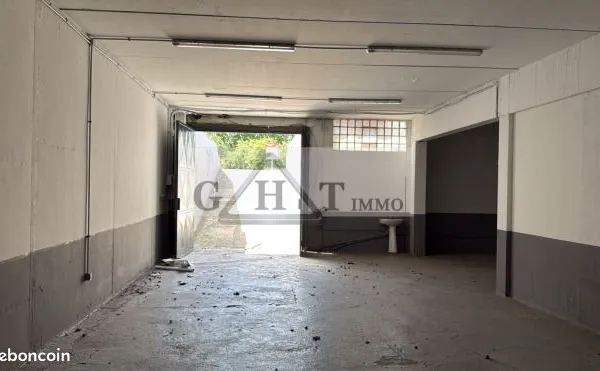 Local industriel 250 m² 