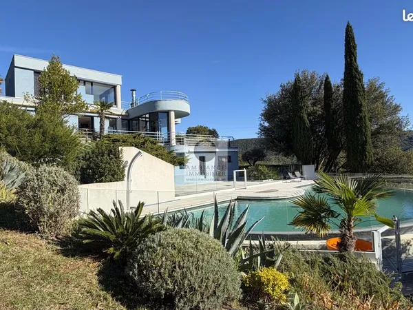 Maison 7 pièces 258 m² 