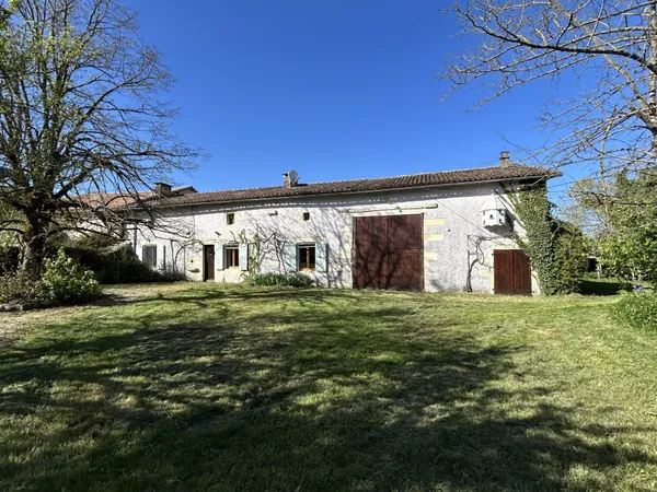 Une ferme de caractère avec annexe/gîte 