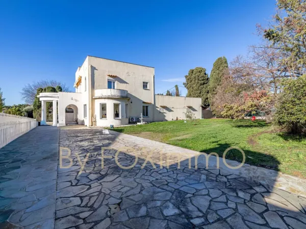 Propriété à vendre avec deux maisons sur Cagnes sur Mer 