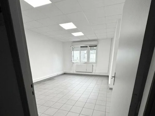 Local professionnel 182 m² 