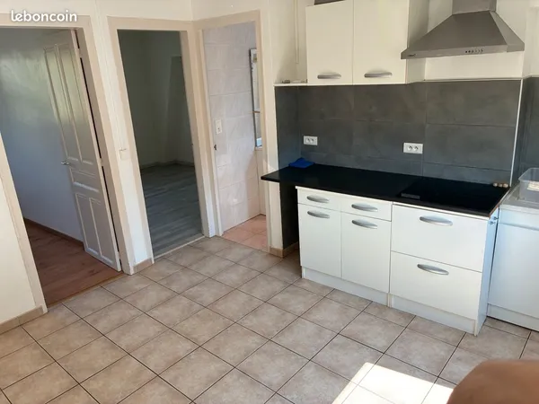 Appartement avec jardin dans maison calme 